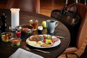 Makanan di atau berdekatan hotel