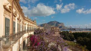 a balcony with flowers on the side of a building at B&B Opera dei Pupi in Palermo
