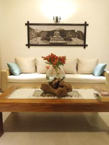 Gallery image of Lotus Lake Residence in Kandy