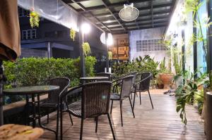 a row of tables and chairs on a patio at Early Bird Hostel Ayutthaya in Phra Nakhon Si Ayutthaya