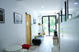 a living room with a couch and a table at Early Bird Hostel Ayutthaya in Phra Nakhon Si Ayutthaya