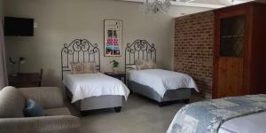 Кровать или кровати в номере Dancing River Guesthouse