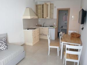 Maya Apartments的厨房或小厨房