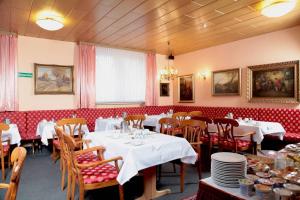En restaurant eller et andet spisested på Hotel Lonac