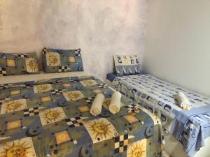 two twin beds in a room with at Pousada e Camping América in Morro de São Paulo +94 photos