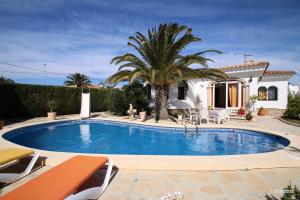 Πισίνα στο ή κοντά στο Villa Lyna