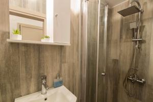 Kúpeľňa v ubytovaní FLOW - White Tower Two Bedroom Suite