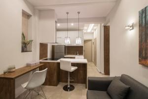 Kuchyňa alebo kuchynka v ubytovaní FLOW - White Tower Two Bedroom Suite