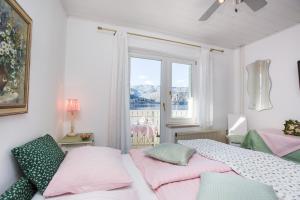 Voodi või voodid majutusasutuse B&B Pletna a Double Lake-View Room toas