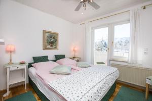 Voodi või voodid majutusasutuse B&B Pletna a Double Lake-View Room toas