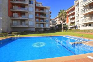 Bazén v ubytování EXCLUSIVO APARTAMENTO EN SANXENXO CON PISCINA A UNOS 150 m DE LA PLAYA DE SILGAR nebo v jeho okolí + 10 fotografií