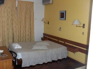 En eller flere senger på et rom på Sao Roque