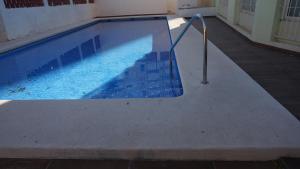 Sun & Beach Apartment Carivoguest tesisinde veya buraya yakın yüzme havuzu