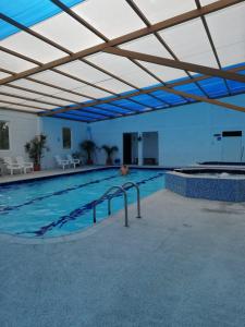 Bazén v ubytování Quinta Spa El Rosal nebo v jeho okolí