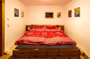 Postel nebo postele na pokoji v ubytování Ferienappartement am Leisnitzbach + 35 fotografií