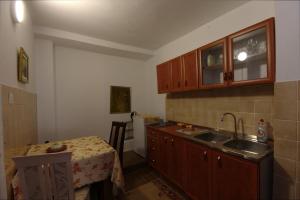 Kuchyň nebo kuchyňský kout v ubytování Apartments Astel + 29 fotografií