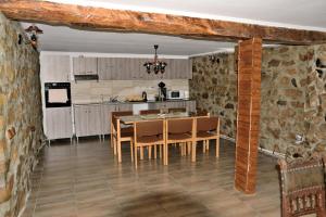 Η κουζίνα ή μικρή κουζίνα στο Casa Sviniceană