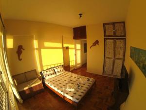 a room with a bed and a couch in it at Guarapari ES apartamento frente para o mar in Guarapari +59 photos