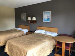 En eller flere senger på et rom på Americas Best Inn - Savannah I-95