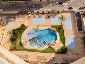Basen w obiekcie Clubrent - Apartamentos Apolo 17 lub w pobliżu