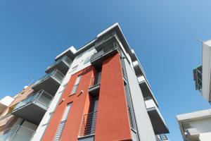 Budova, kde se aparthotel nachází