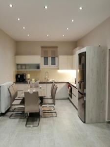 Kuchyň nebo kuchyňský kout v ubytování Olive Grove Deluxe apartment
