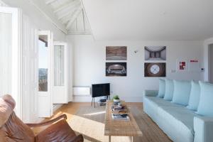 a living room with a blue couch and a table at B28 Apartments Porto in Porto