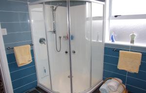A bathroom at Wellesbourne Homestay B&B