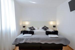 Posteľ alebo postele v izbe v ubytovaní Rooms Andro