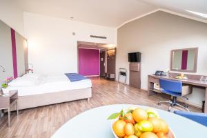 Postel nebo postele na pokoji v ubytování Hotel Orangerie