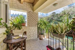 Gallery image of Green Boat Apartment with Sea View, by ZanteWize in Akrotiri