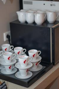 Příslušenství pro přípravu čaje a kávy v ubytování Hotel Orangerie