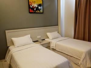 Postel nebo postele na pokoji v ubytování Aurora Hotel