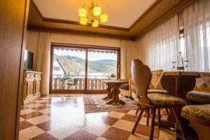 Posezení v ubytování Hotel Hirsch