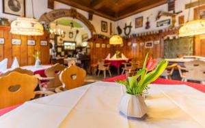 Restauracja lub miejsce do jedzenia w obiekcie Hotel Post Hönigwirt