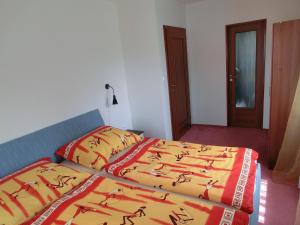Posteľ alebo postele v izbe v ubytovaní Vila Evička