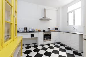 Kuchyň nebo kuchyňský kout v ubytování Key Barcelona HOUSING (Carrer Girona)