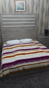 Postel nebo postele na pokoji v ubytování AZPETROL HOTEL GAZAX + 1 fotografie