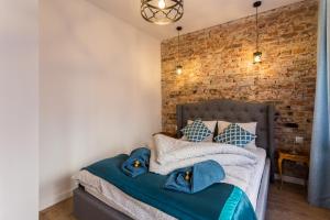Posteľ alebo postele v izbe v ubytovaní Central Apartments Piwna