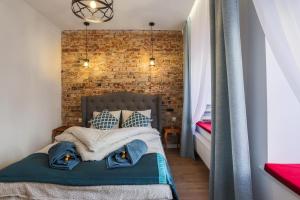 Posteľ alebo postele v izbe v ubytovaní Central Apartments Piwna