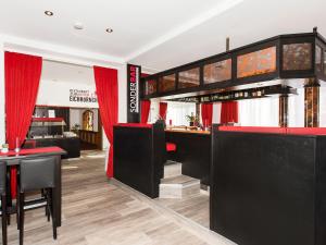 Lounge oder Bar in der Unterkunft DORMERO Hotel München-Kirchheim Messe