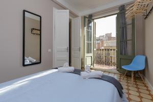 Postel nebo postele na pokoji v ubytování Key Barcelona HOUSING (Carrer Girona)