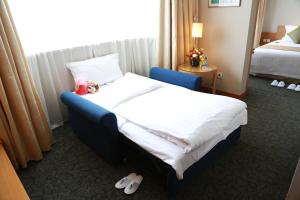 Postel nebo postele na pokoji v ubytování Jinglun Hotel Beijing