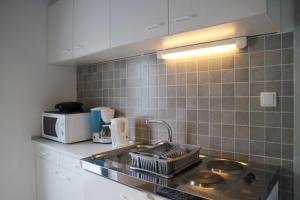 Nhà bếp/bếp nhỏ tại SelfCheckIn - Apartman Vlašić - Vodice - Parking - Wi-Fi