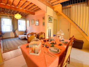 Χώρος καθιστικού στο Lucca Retreat with Pool