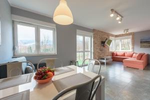 a kitchen and living room with a table and chairs at RentPlanet - Apartament Cicha in Świeradów-Zdrój