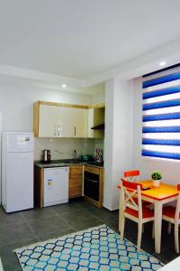 Kuchyň nebo kuchyňský kout v ubytování Modern Suites
