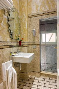 
A bathroom at Castello Di Mammoli
