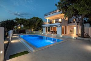 Bazén v ubytování Sailor house villa near Trogir, private pool nebo v jeho okolí