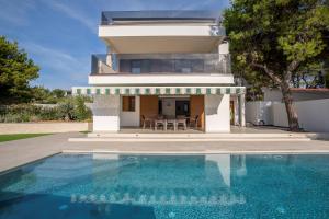 Bazén v ubytování Sailor house villa near Trogir, private pool nebo v jeho okolí